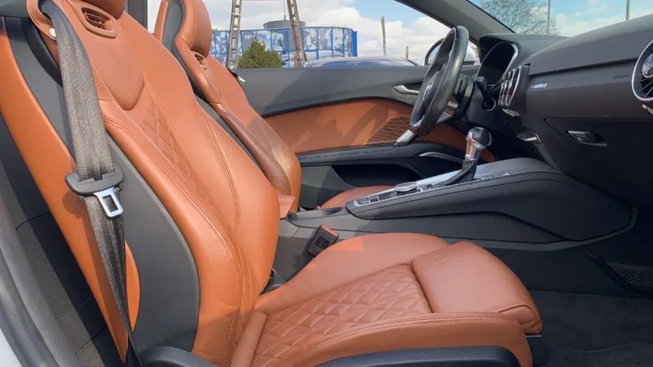 AUDI TT -