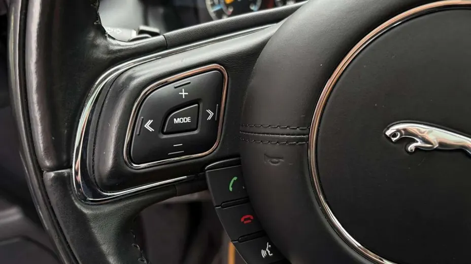 JAGUAR XJ -