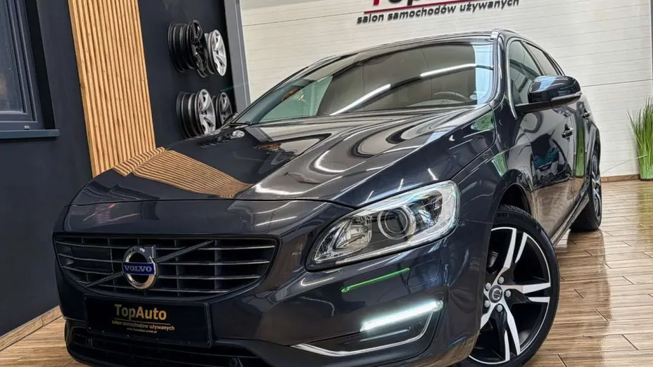 VOLVO V60 -