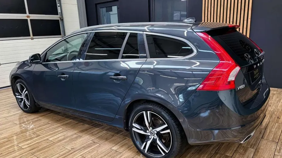 VOLVO V60 -