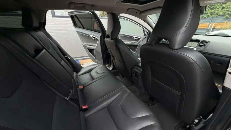 VOLVO V60 -