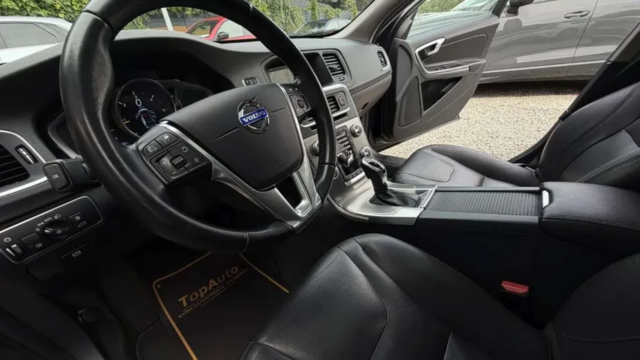 VOLVO V60 -