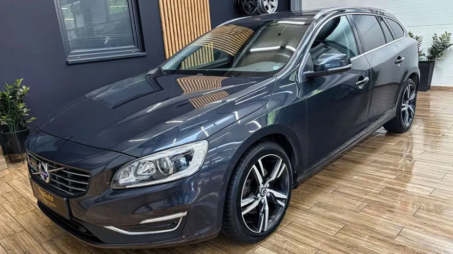VOLVO V60 -