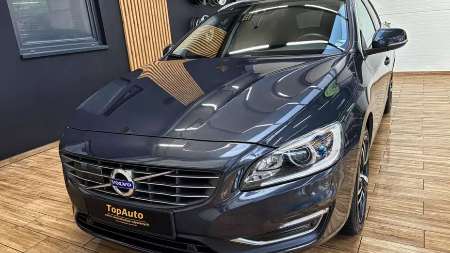VOLVO V60 -