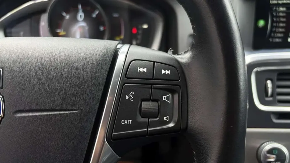 VOLVO V60 -