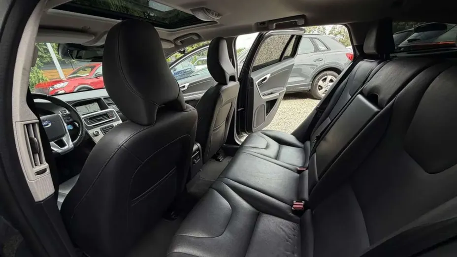 VOLVO V60 -