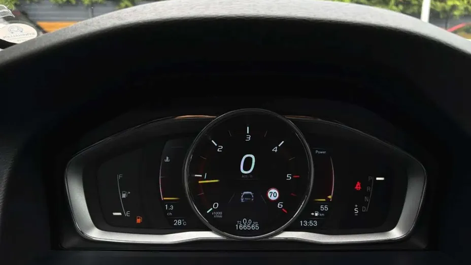 VOLVO V60 -