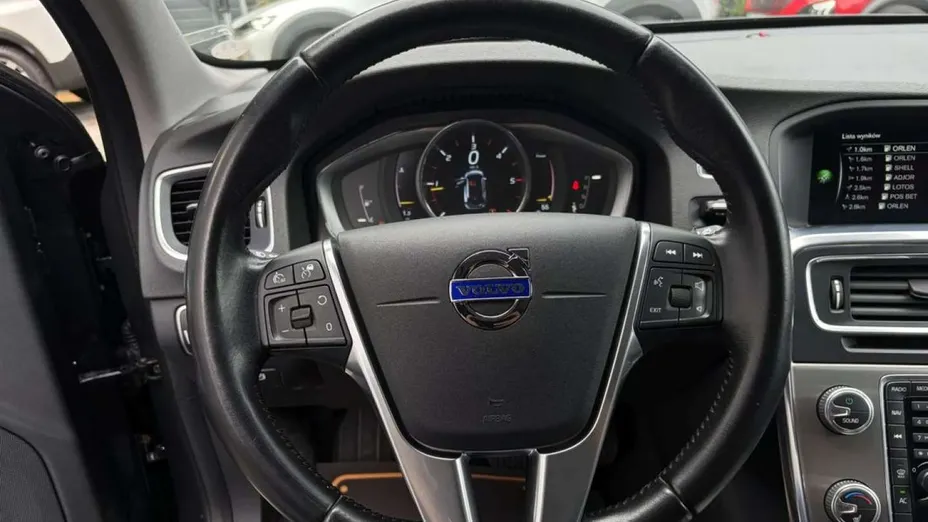 VOLVO V60 -