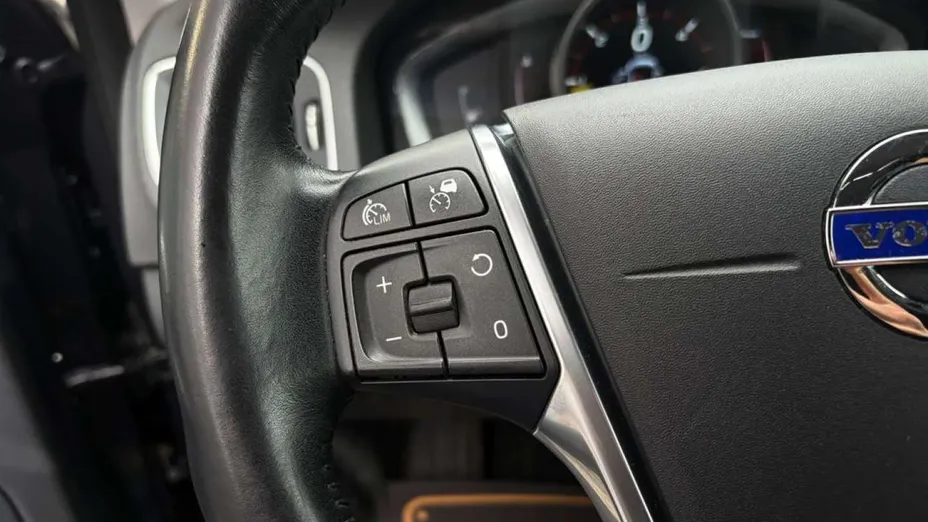 VOLVO V60 -