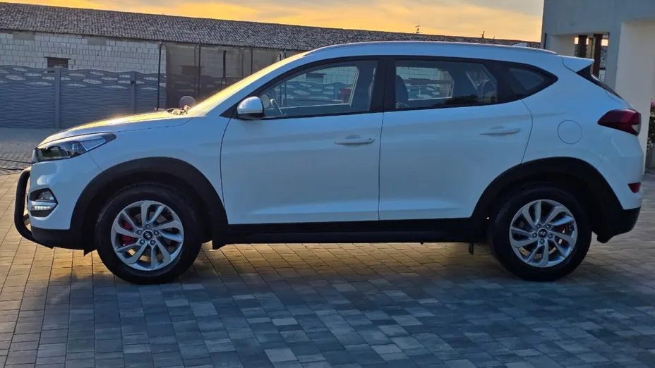 HYUNDAI Tucson -