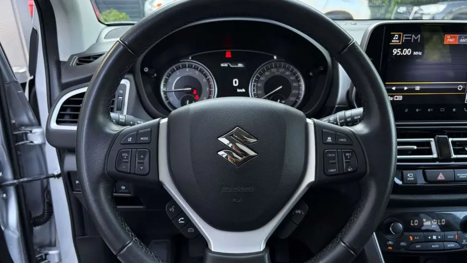 SUZUKI SX4 -