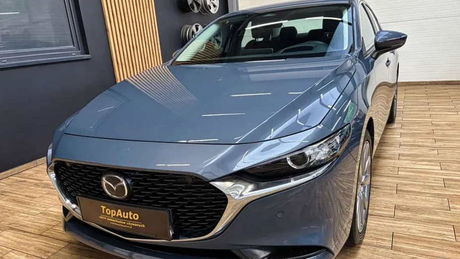 MAZDA 3 -