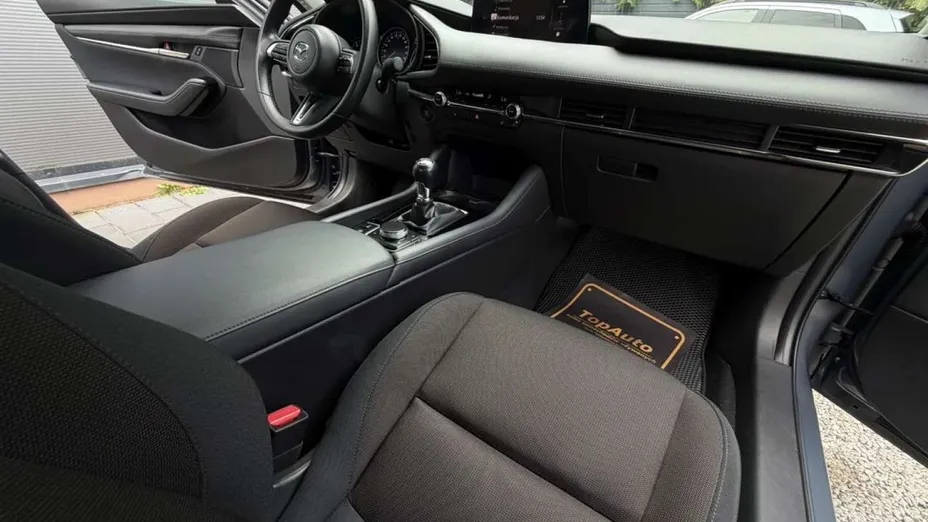 MAZDA 3 -