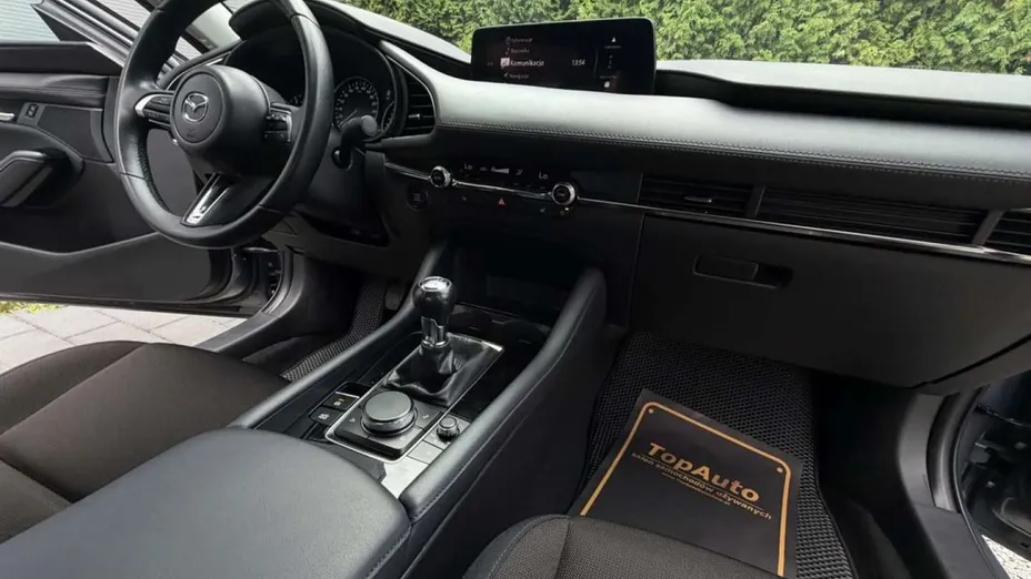 MAZDA 3 -