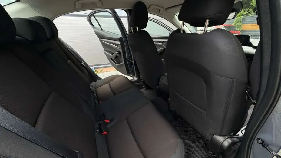 MAZDA 3 -