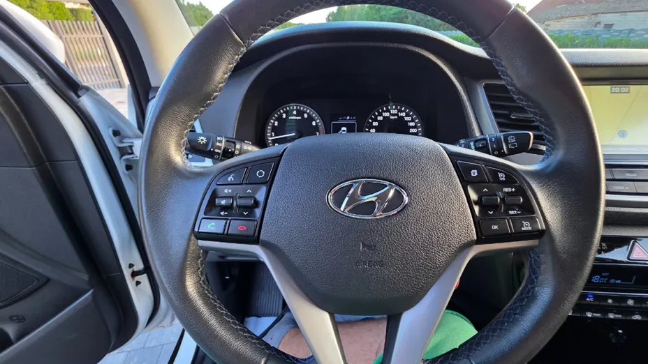 HYUNDAI Tucson -