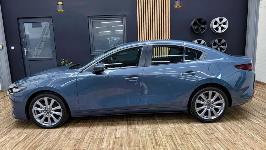 MAZDA 3 -