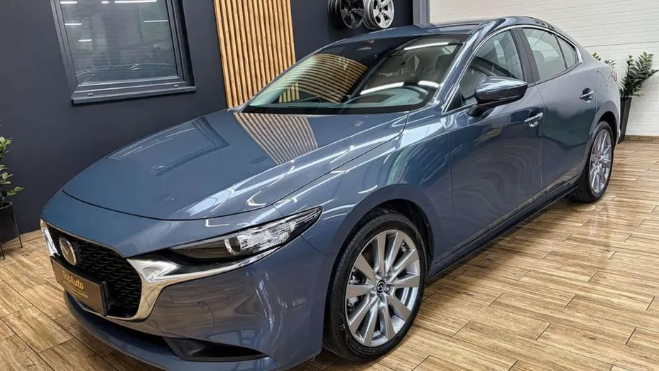 MAZDA 3 -