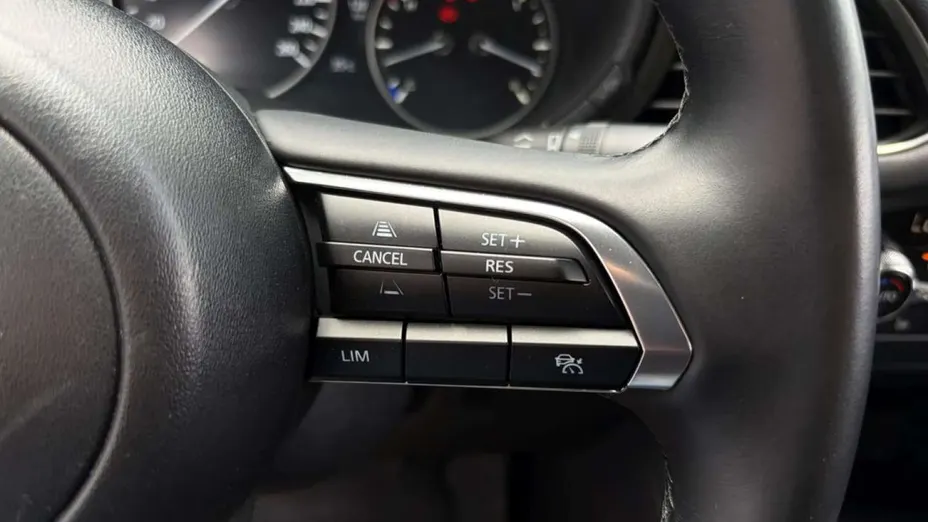 MAZDA 3 -