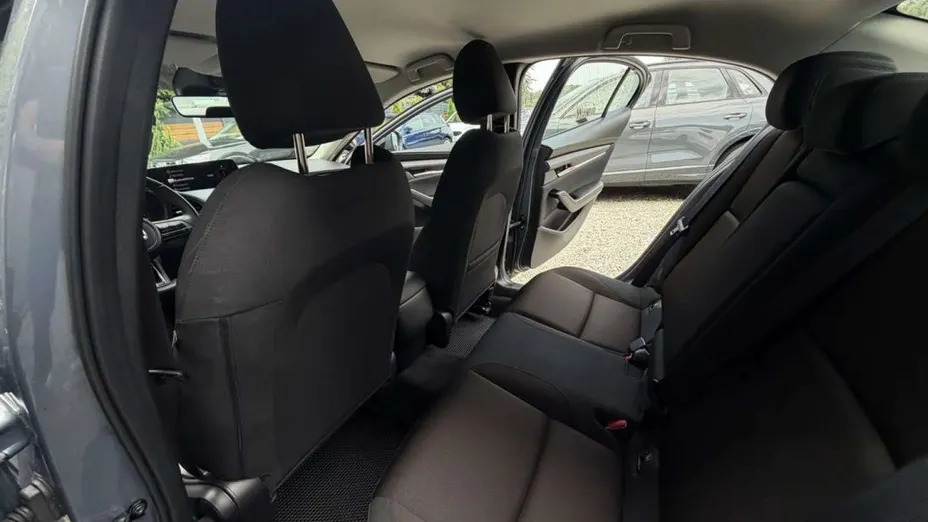 MAZDA 3 -