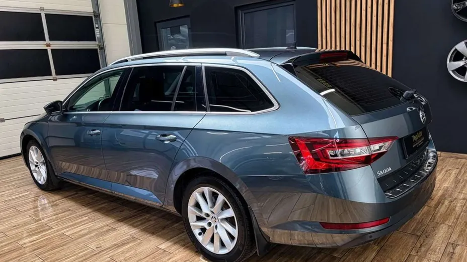 SKODA Superb -