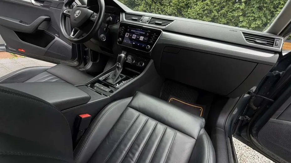 SKODA Superb -