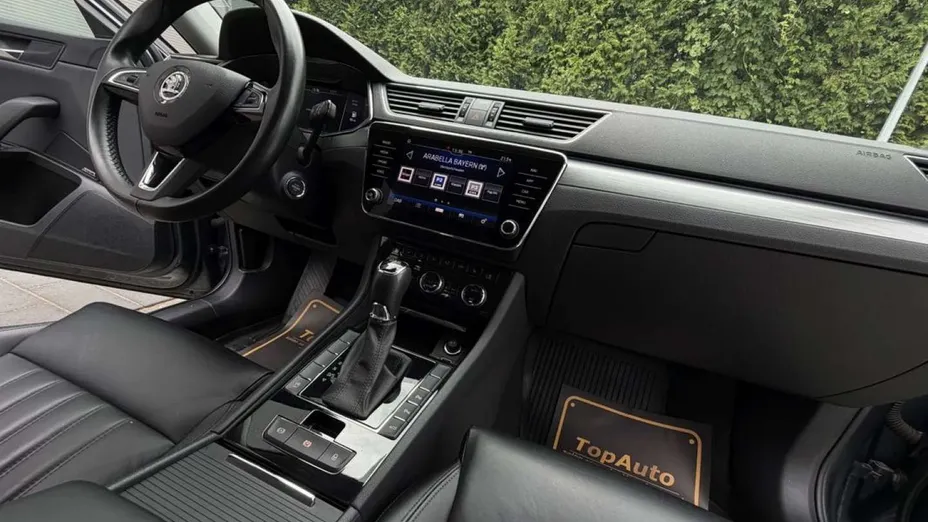 SKODA Superb -