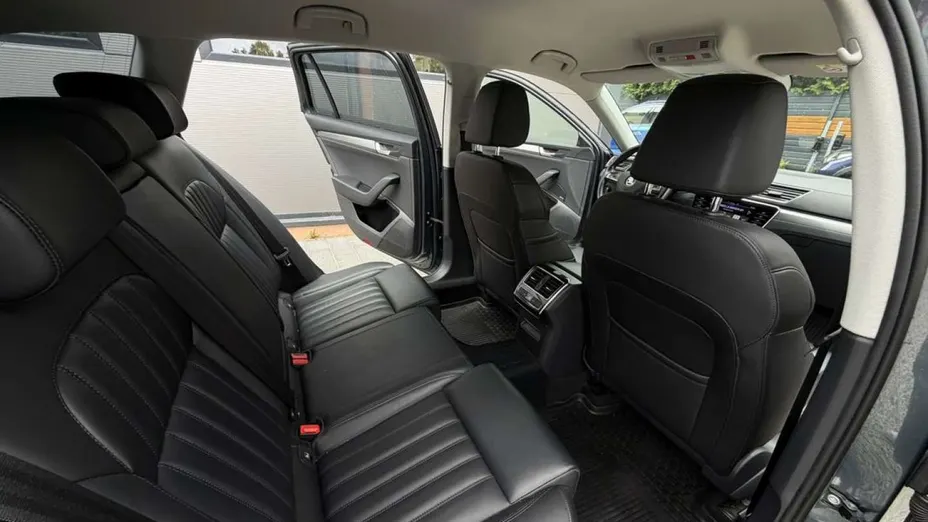 SKODA Superb -