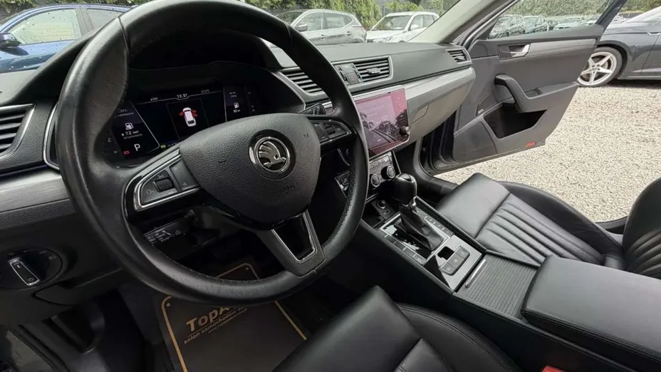 SKODA Superb -
