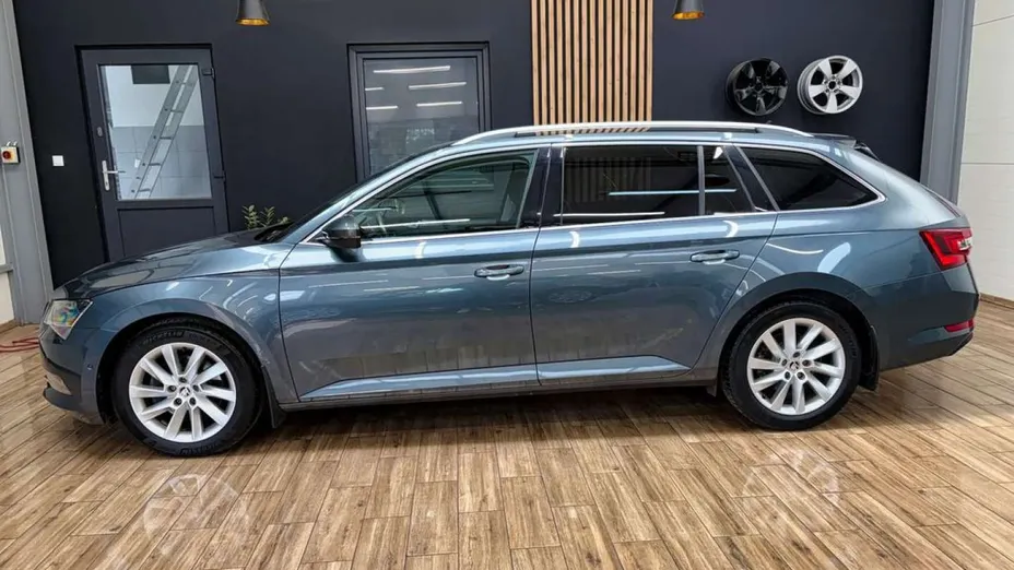 SKODA Superb -