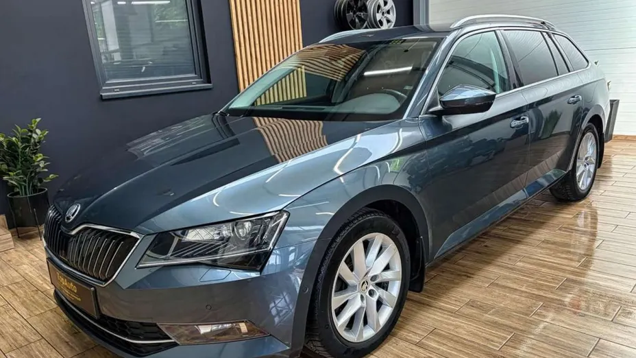 SKODA Superb -
