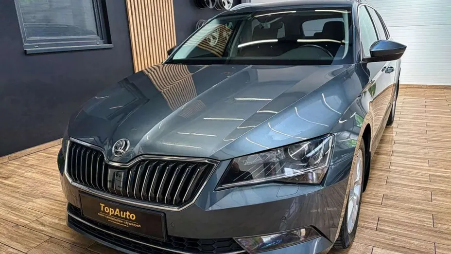 SKODA Superb -