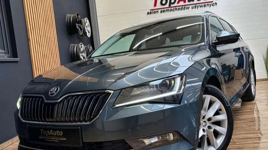 SKODA Superb -