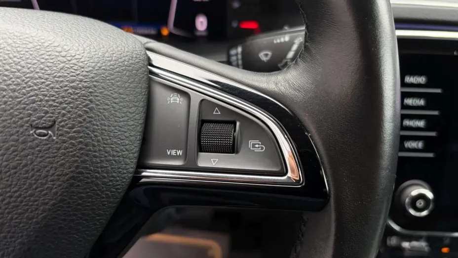 SKODA Superb -