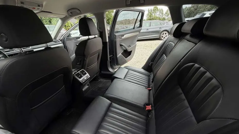 SKODA Superb -