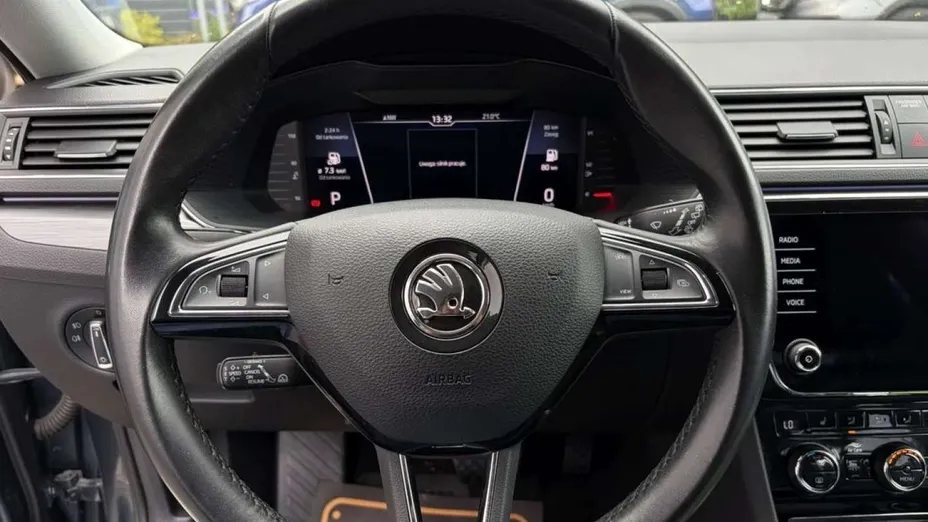 SKODA Superb -