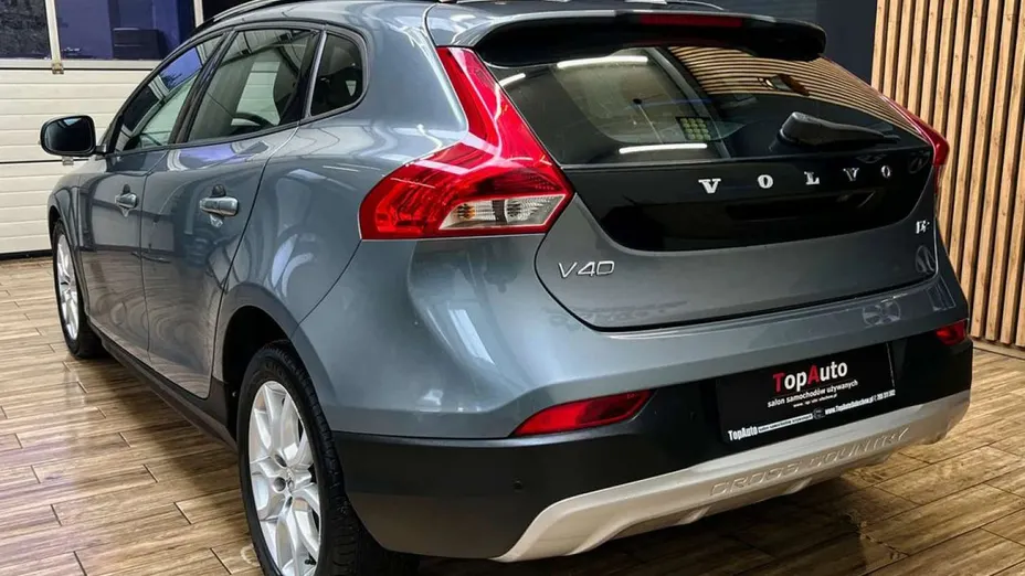 VOLVO V40 Cross Country -