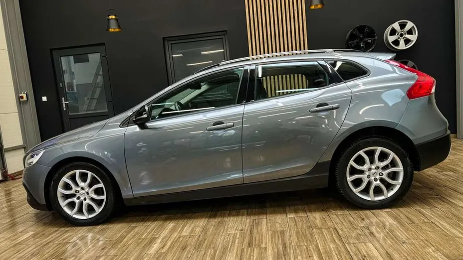 VOLVO V40 Cross Country -