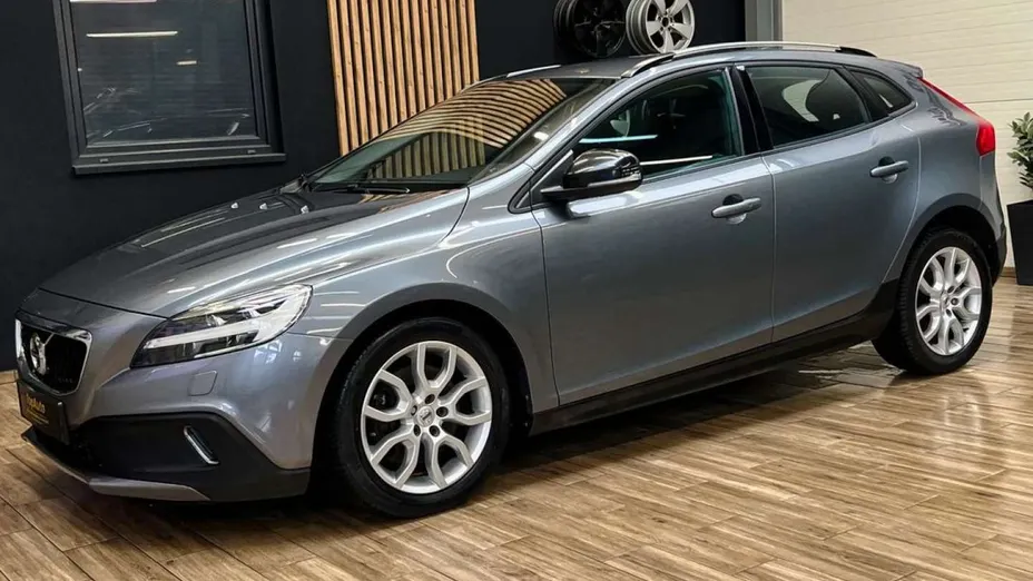 VOLVO V40 Cross Country -