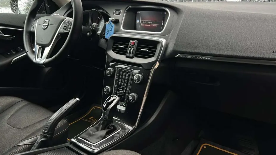 VOLVO V40 Cross Country -
