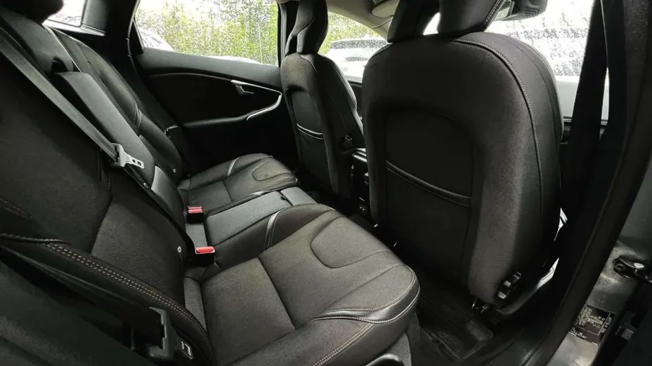 VOLVO V40 Cross Country -