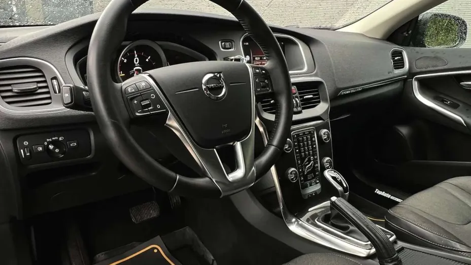 VOLVO V40 Cross Country -