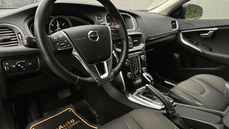 VOLVO V40 Cross Country -
