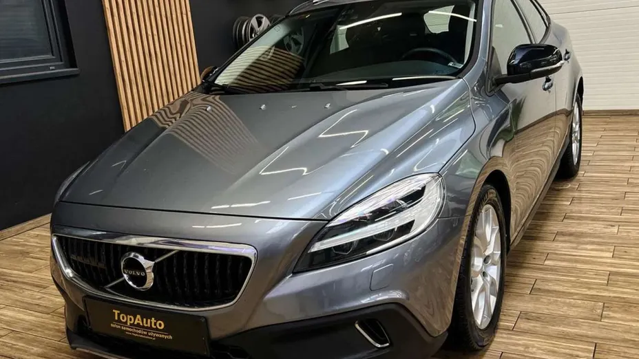 VOLVO V40 Cross Country -