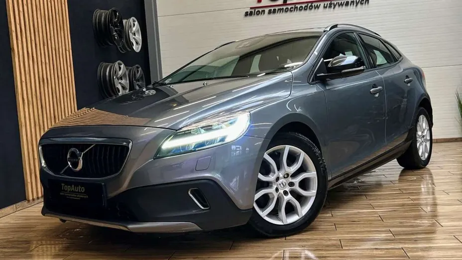 VOLVO V40 Cross Country -