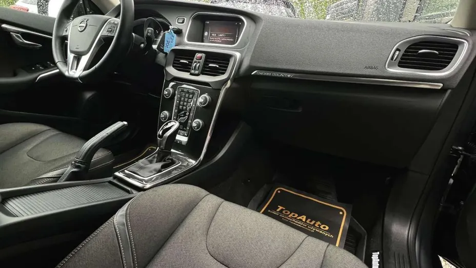 VOLVO V40 Cross Country -