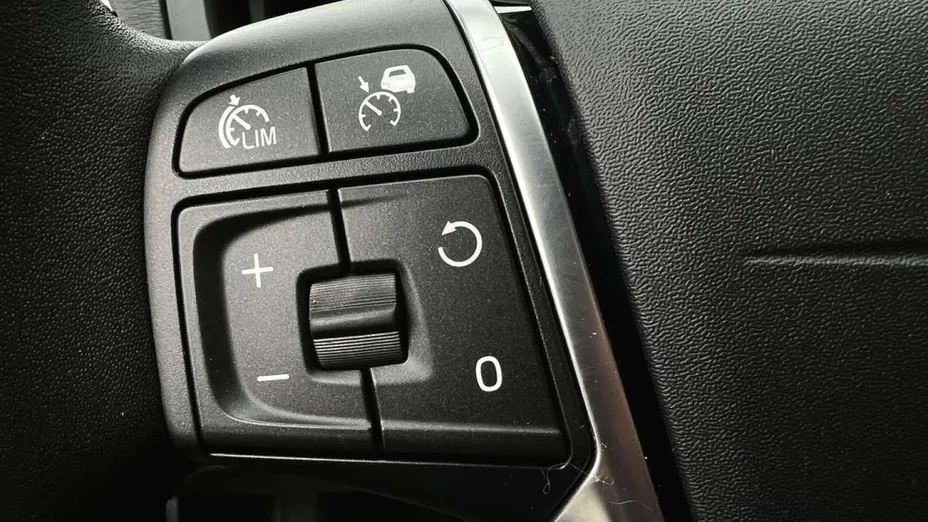 VOLVO V40 Cross Country -