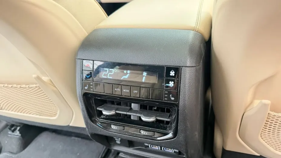 JEEP Grand Cherokee -