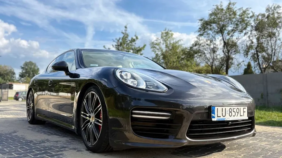 PORSCHE Panamera -