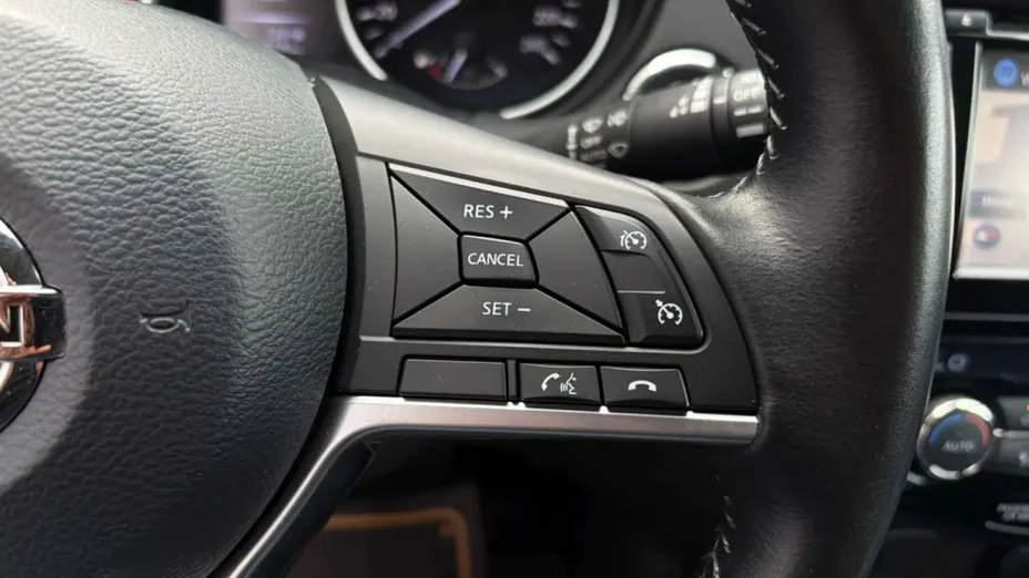 NISSAN Qashqai -